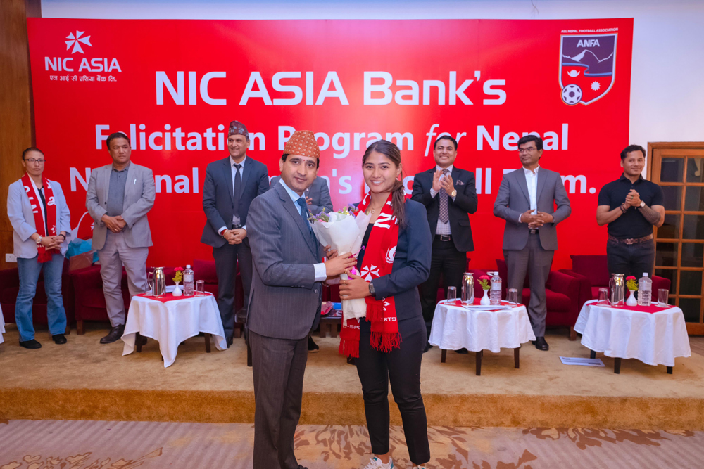 एनआईसी एशिया बैंकद्वार राष्ट्रिय महिला फुटबल टोलीलाई सम्मान